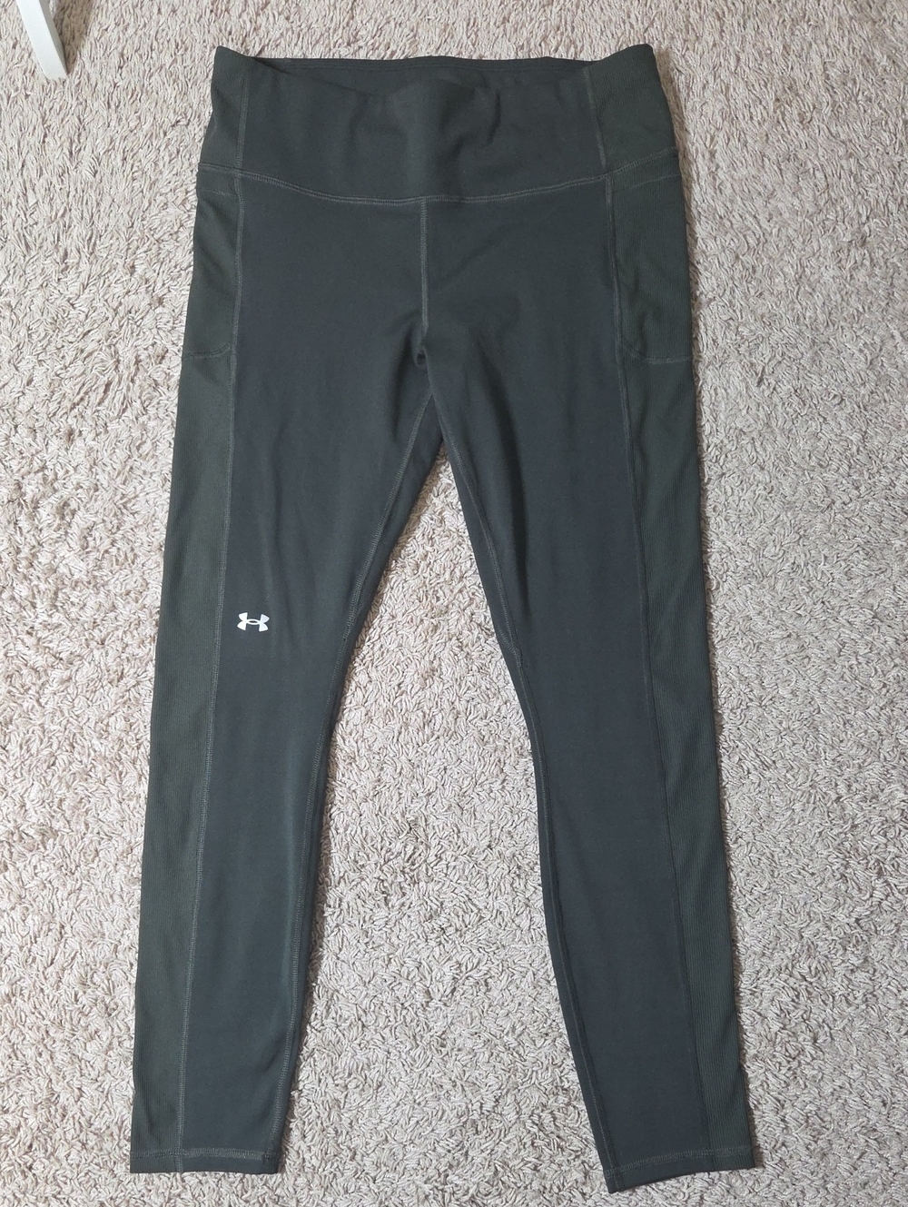 Under Armour XL  Dark Green Performance Leggings, Like New!